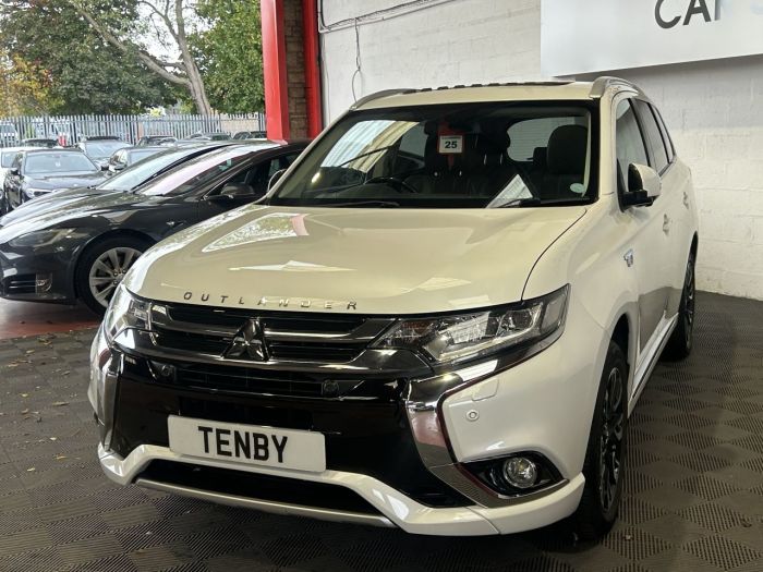 Mitsubishi Outlander 2.0h 12kWh GX5hs SUV 5dr Petrol Plug-in Hybrid CVT 4WD Euro 6 (s/s) (200 ps) SUV Hybrid WHITE