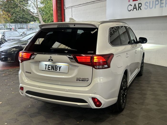 Mitsubishi Outlander 2.0h 12kWh GX5hs SUV 5dr Petrol Plug-in Hybrid CVT 4WD Euro 6 (s/s) (200 ps) SUV Hybrid WHITE