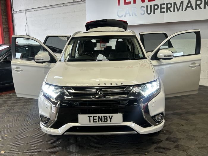 Mitsubishi Outlander 2.0h 12kWh GX5hs SUV 5dr Petrol Plug-in Hybrid CVT 4WD Euro 6 (s/s) (200 ps) SUV Hybrid WHITE