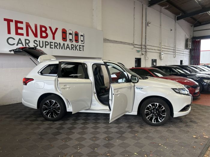 Mitsubishi Outlander 2.0h 12kWh GX5hs SUV 5dr Petrol Plug-in Hybrid CVT 4WD Euro 6 (s/s) (200 ps) SUV Hybrid WHITE