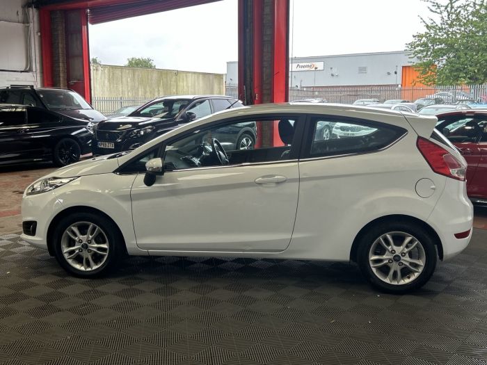 Ford Fiesta 1.0 ZETEC 3d 99 BHP Hatchback Petrol WHITE