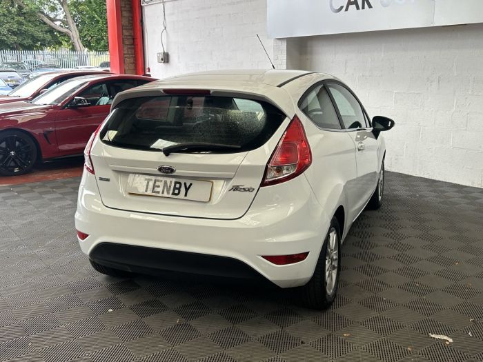 Ford Fiesta 1.0 ZETEC 3d 99 BHP Hatchback Petrol WHITE