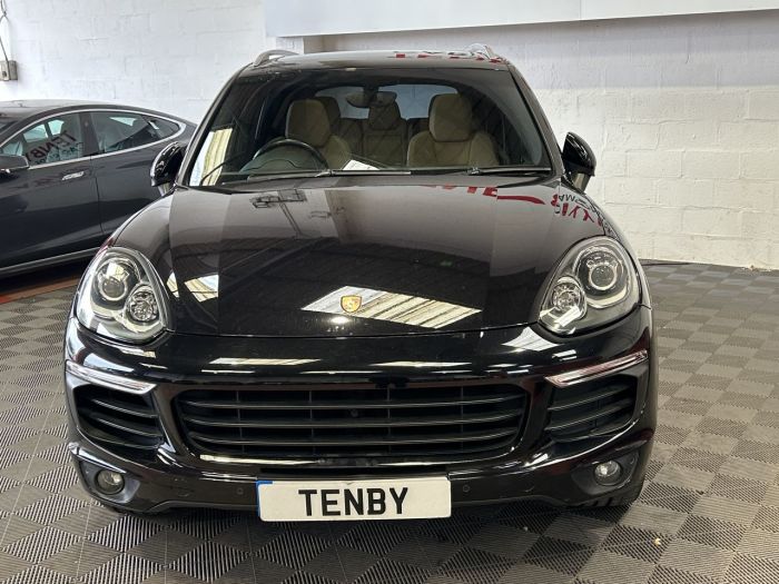 Porsche Cayenne 3.0 V6 E-Hybrid S SUV 5dr Petrol Plug-in Hybrid TiptronicS 4WD Euro 6 (s/s) (416 ps) SUV Hybrid BLACK