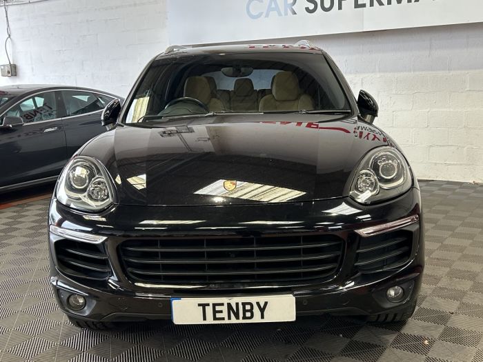 Porsche Cayenne 3.0 V6 E-Hybrid S SUV 5dr Petrol Plug-in Hybrid TiptronicS 4WD Euro 6 (s/s) (416 ps) SUV Hybrid BLACK