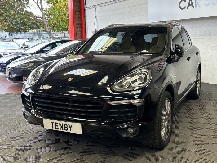 Porsche Cayenne 3.0 V6 E-Hybrid S SUV 5dr Petrol Plug-in Hybrid TiptronicS 4WD Euro 6 (s/s) (416 ps) SUV Hybrid BLACK