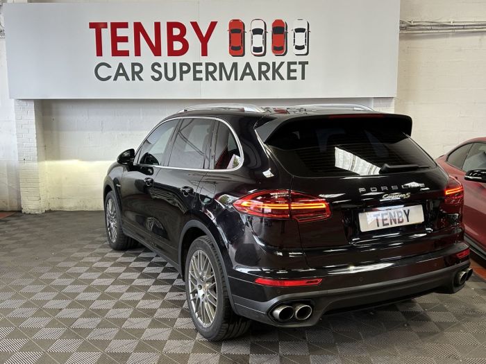 Porsche Cayenne 3.0 V6 E-Hybrid S SUV 5dr Petrol Plug-in Hybrid TiptronicS 4WD Euro 6 (s/s) (416 ps) SUV Hybrid BLACK