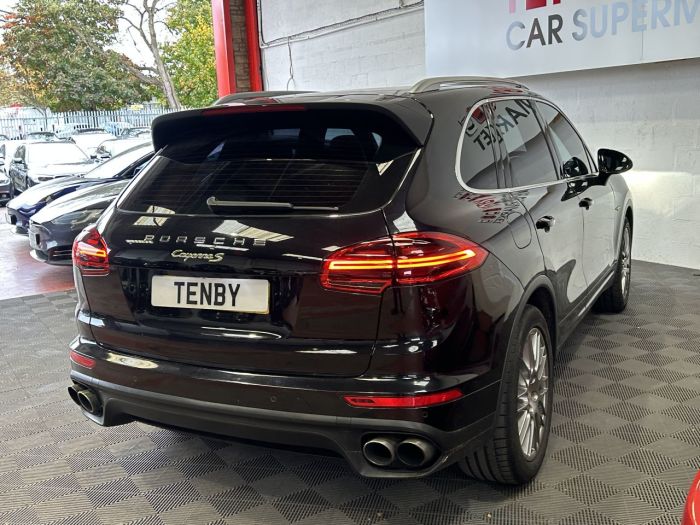 Porsche Cayenne 3.0 V6 E-Hybrid S SUV 5dr Petrol Plug-in Hybrid TiptronicS 4WD Euro 6 (s/s) (416 ps) SUV Hybrid BLACK