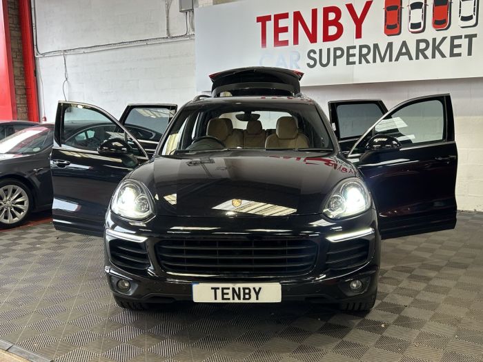 Porsche Cayenne 3.0 V6 E-Hybrid S SUV 5dr Petrol Plug-in Hybrid TiptronicS 4WD Euro 6 (s/s) (416 ps) SUV Hybrid BLACK