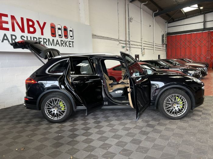 Porsche Cayenne 3.0 V6 E-Hybrid S SUV 5dr Petrol Plug-in Hybrid TiptronicS 4WD Euro 6 (s/s) (416 ps) SUV Hybrid BLACK