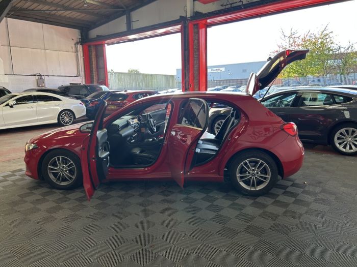 Mercedes-Benz A Class 1.5 A180d SE Hatchback 5dr Diesel 7G-DCT Euro 6 (s/s) (116 ps) Hatchback Diesel RED