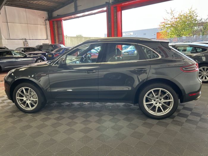 Porsche Macan 3.0 TD V6 S SUV 5dr Diesel PDK 4WD Euro 6 (s/s) (258 ps) SUV Diesel GREY