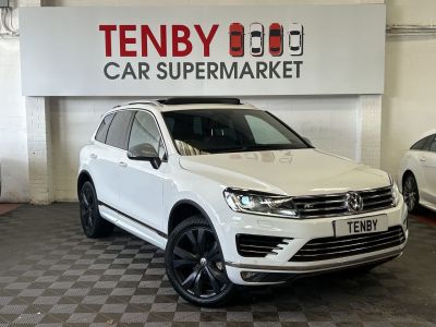 Volkswagen Touareg 3.0 TDI V6 R-Line SUV 5dr Diesel Tiptronic 4WD Euro 6 (s/s) (262 ps) SUV Diesel WHITEVolkswagen Touareg 3.0 TDI V6 R-Line SUV 5dr Diesel Tiptronic 4WD Euro 6 (s/s) (262 ps) SUV Diesel WHITE at Motor Finance 4u Tunbridge Wells