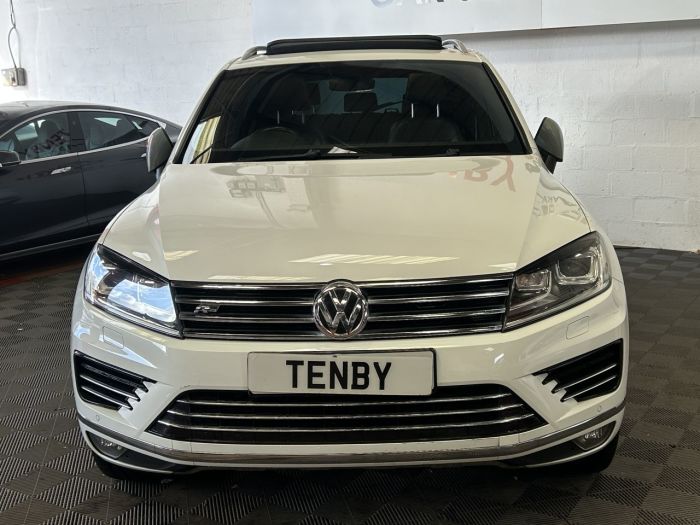 Volkswagen Touareg 3.0 TDI V6 R-Line SUV 5dr Diesel Tiptronic 4WD Euro 6 (s/s) (262 ps) SUV Diesel WHITE