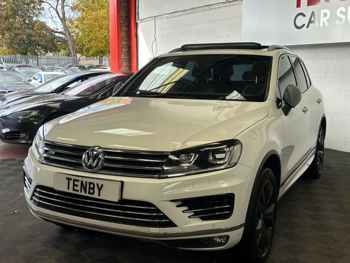 Volkswagen Touareg 3.0 TDI V6 R-Line SUV 5dr Diesel Tiptronic 4WD Euro 6 (s/s) (262 ps) SUV Diesel WHITE