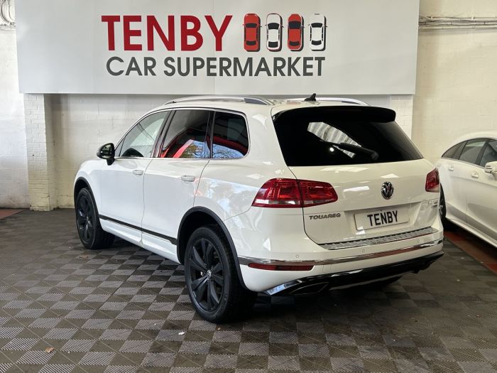 Volkswagen Touareg 3.0 TDI V6 R-Line SUV 5dr Diesel Tiptronic 4WD Euro 6 (s/s) (262 ps) SUV Diesel WHITE