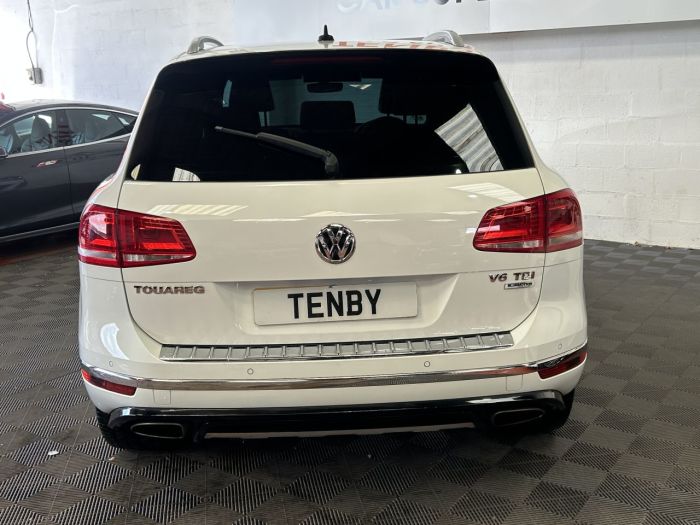 Volkswagen Touareg 3.0 TDI V6 R-Line SUV 5dr Diesel Tiptronic 4WD Euro 6 (s/s) (262 ps) SUV Diesel WHITE