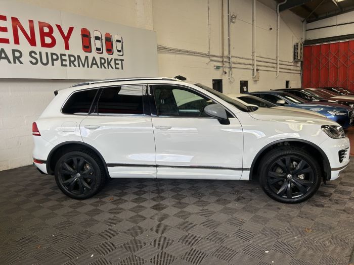 Volkswagen Touareg 3.0 TDI V6 R-Line SUV 5dr Diesel Tiptronic 4WD Euro 6 (s/s) (262 ps) SUV Diesel WHITE