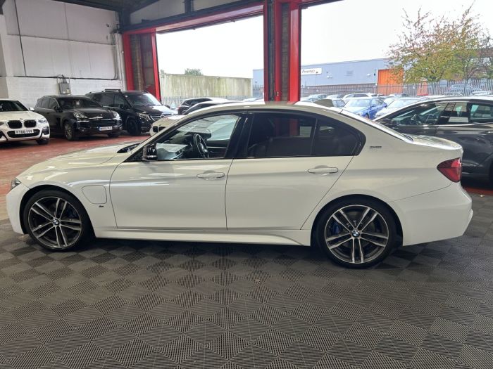 BMW 3 Series 2.0 330e 7.6kWh M Sport Shadow Edition Saloon 4dr Petrol Plug-in Hybrid Auto Euro 6 (s/s) (252 ps) Saloon Hybrid WHITE