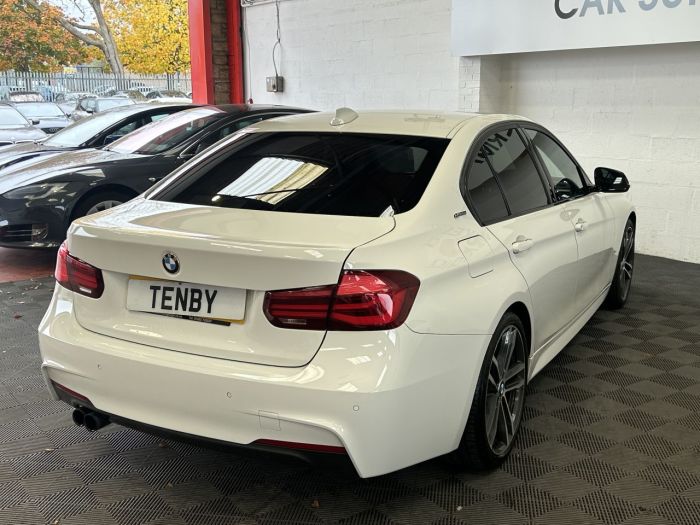 BMW 3 Series 2.0 330e 7.6kWh M Sport Shadow Edition Saloon 4dr Petrol Plug-in Hybrid Auto Euro 6 (s/s) (252 ps) Saloon Hybrid WHITE