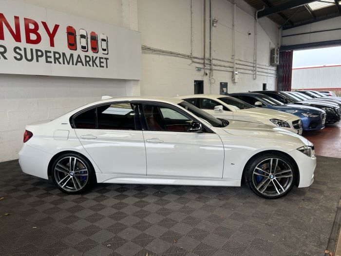 BMW 3 Series 2.0 330e 7.6kWh M Sport Shadow Edition Saloon 4dr Petrol Plug-in Hybrid Auto Euro 6 (s/s) (252 ps) Saloon Hybrid WHITE