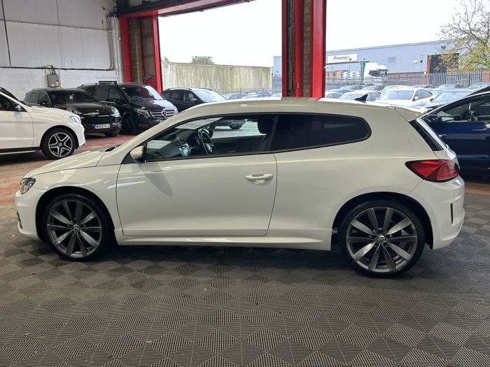 Volkswagen Scirocco 2.0 TDI BlueMotion Tech R-Line Hatchback 3dr Diesel DSG Euro 6 (s/s) (150 ps) Hatchback Diesel WHITE