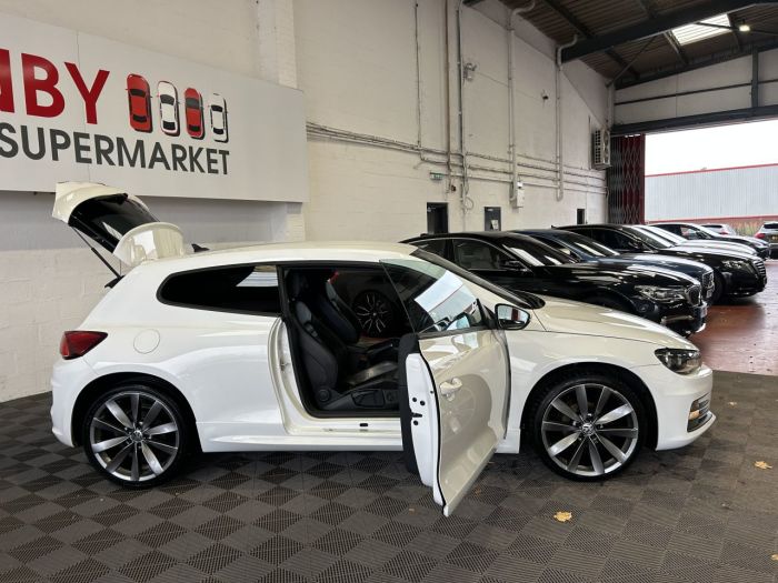 Volkswagen Scirocco 2.0 TDI BlueMotion Tech R-Line Hatchback 3dr Diesel DSG Euro 6 (s/s) (150 ps) Hatchback Diesel WHITE