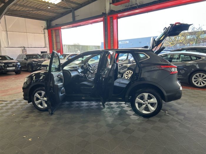 Nissan Qashqai 1.5 dCi Acenta Premium SUV 5dr Diesel DCT Auto Euro 6 (s/s) (115 ps) SUV Diesel BLACK