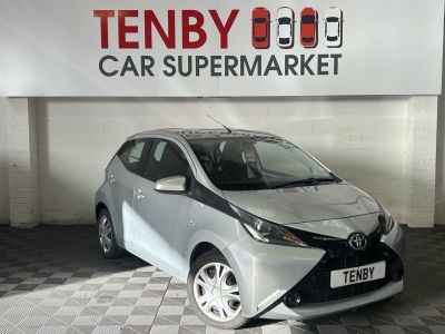 Toyota Aygo 1.0 VVT-i x-play Hatchback 5dr Petrol Manual Euro 6 (68 ps) Hatchback Petrol SILVERToyota Aygo 1.0 VVT-i x-play Hatchback 5dr Petrol Manual Euro 6 (68 ps) Hatchback Petrol SILVER at Motor Finance 4u Tunbridge Wells