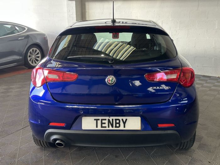 Alfa Romeo Giulietta 1.6 JTDM-2 Super Hatchback 5dr Diesel TCT Euro 6 (s/s) (120 bhp) Hatchback Diesel BLUE