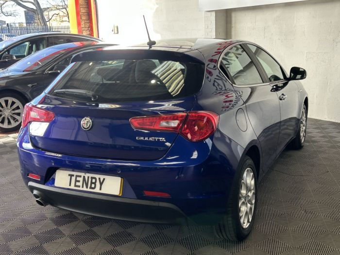 Alfa Romeo Giulietta 1.6 JTDM-2 Super Hatchback 5dr Diesel TCT Euro 6 (s/s) (120 bhp) Hatchback Diesel BLUE