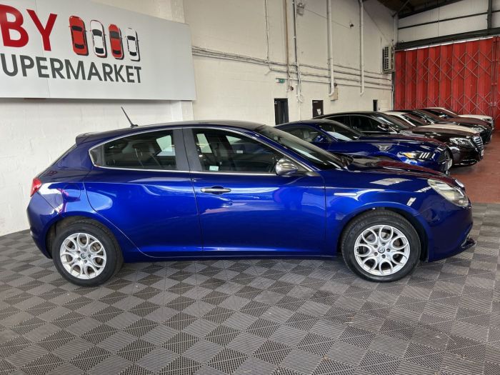 Alfa Romeo Giulietta 1.6 JTDM-2 Super Hatchback 5dr Diesel TCT Euro 6 (s/s) (120 bhp) Hatchback Diesel BLUE