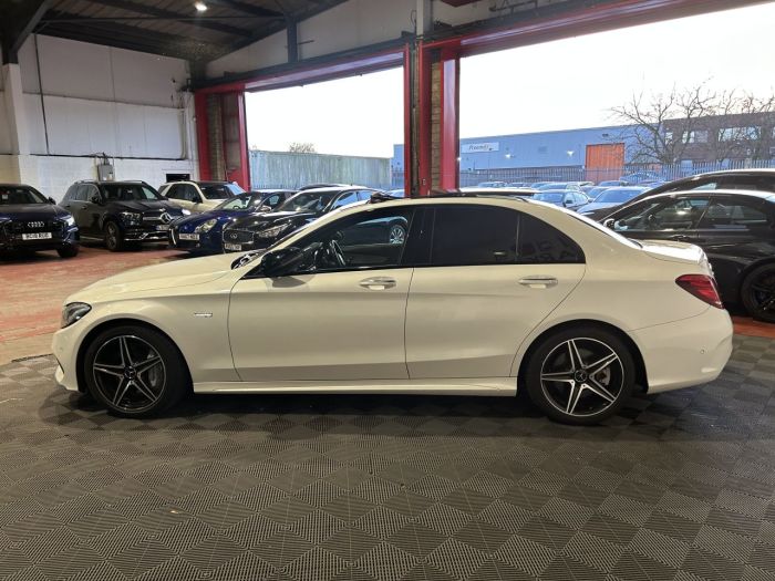 Mercedes-Benz C 43 3.0 C43 V6 AMG (Premium Plus) Saloon 4dr Petrol G-Tronic+ 4MATIC Euro 6 (s/s) (367 ps) Saloon Petrol WHITE