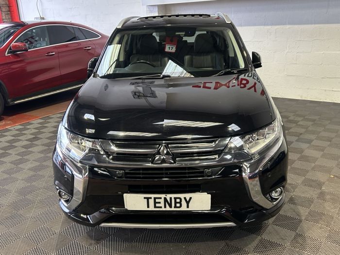 Mitsubishi Outlander 2.0h 12kWh 4hs SUV 5dr Petrol Plug-in Hybrid CVT 4WD Euro 6 (s/s) (200 ps) SUV Hybrid BLACK