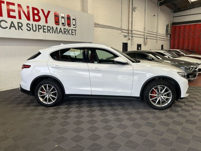 Alfa Romeo Stelvio 2.0 TB SPECIALE 5d 277 BHP Estate Petrol WHITE