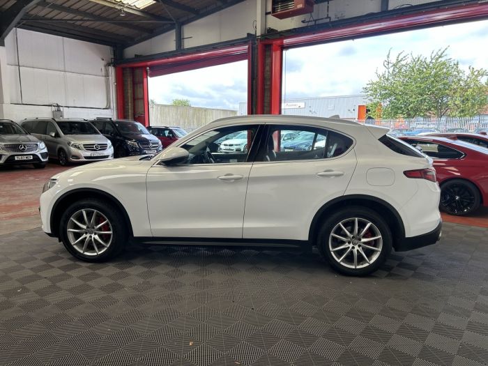 Alfa Romeo Stelvio 2.0 TB SPECIALE 5d 277 BHP Estate Petrol WHITE