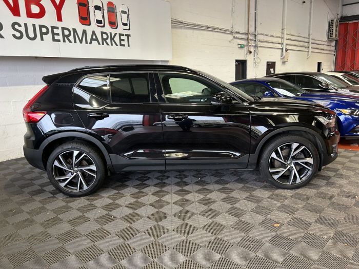 Volvo XC40 1.5h T5 Twin Engine Recharge 10.7kWh R-Design Pro SUV 5dr Petrol Plug-in Hybrid Auto Euro 6 (s/s) (262 ps) SUV Hybrid BLACK