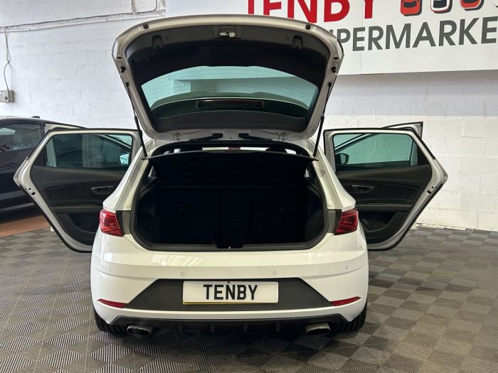 SEAT Leon 2.0 TSI Cupra 300 Hatchback 5dr Petrol DSG Euro 6 (s/s) (300 ps) Hatchback Petrol WHITE