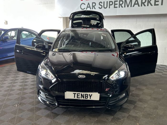 Ford Focus 2.0 TDCi ST-3 Hatchback 5dr Diesel Powershift Euro 6 (s/s) (185 ps) Hatchback Diesel BLACK